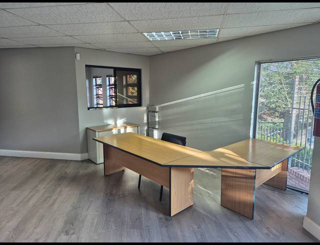 218M² OFFICE TO LET IN ROCKY DRIFT